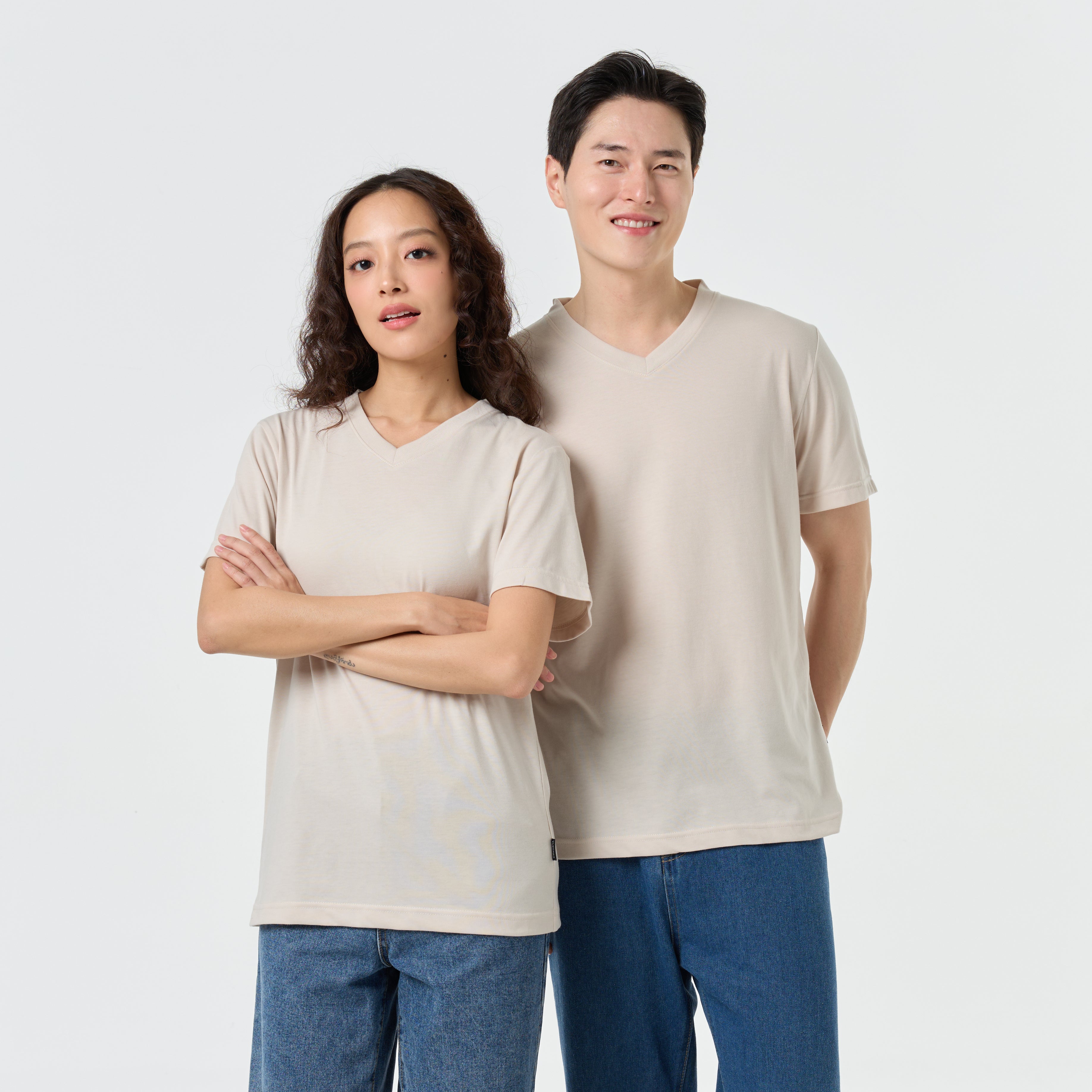 Ultrasoft Unisex V Neck_Creamy