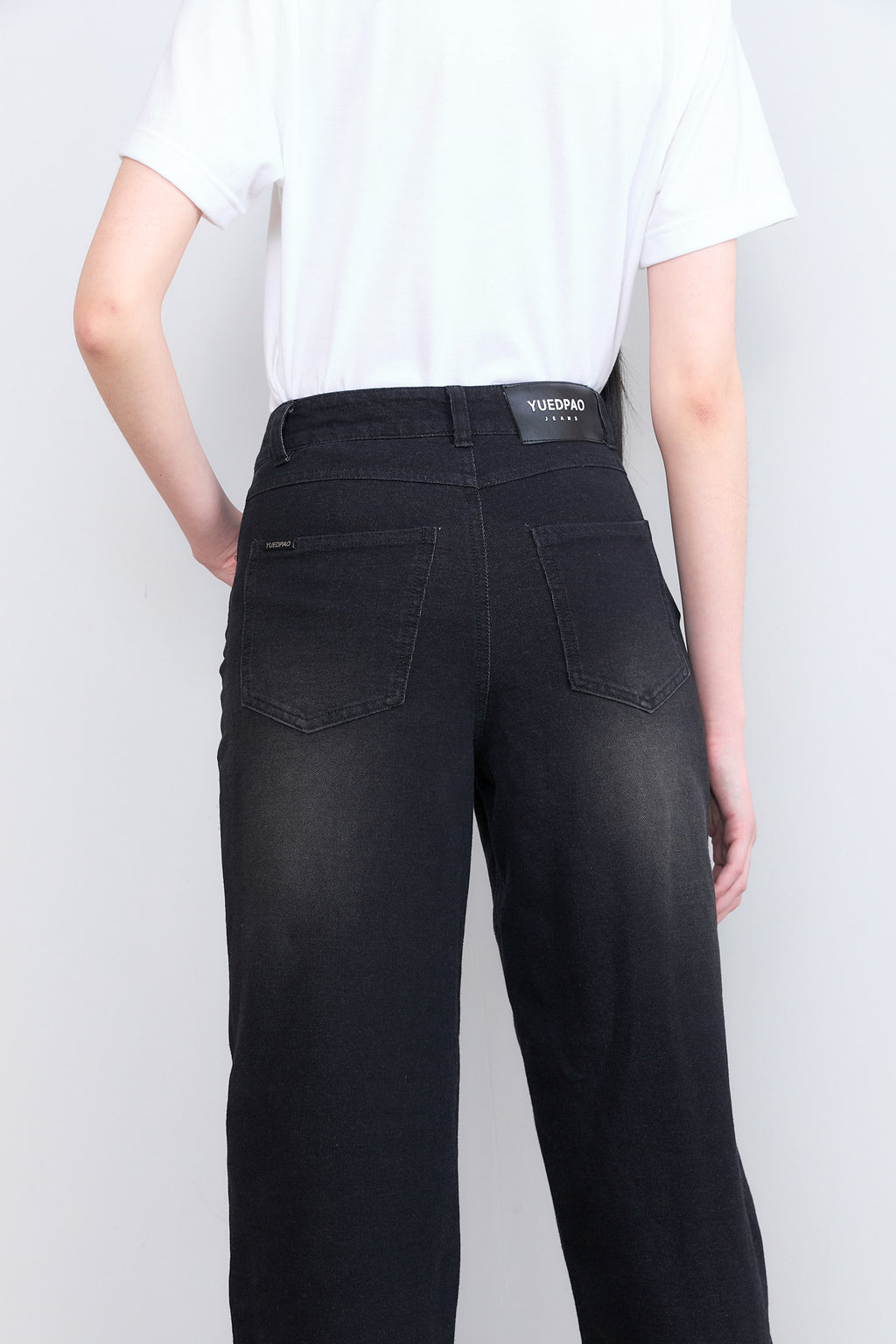 STRAIGHT LEG JEANS_BLACK