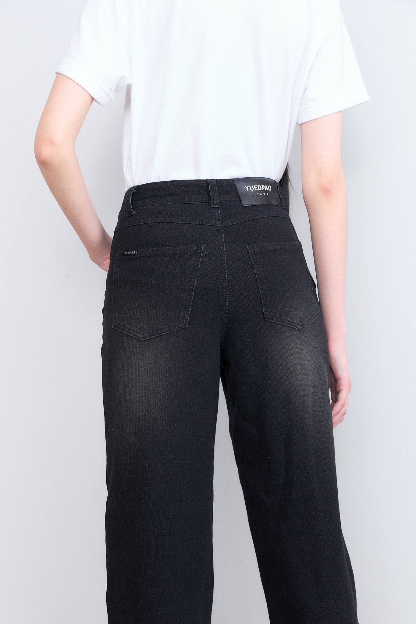 STRAIGHT LEG JEANS_BLACK