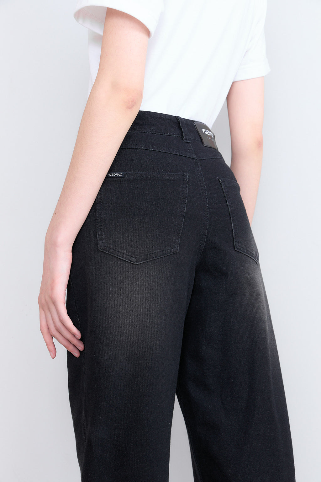 STRAIGHT LEG JEANS_BLACK